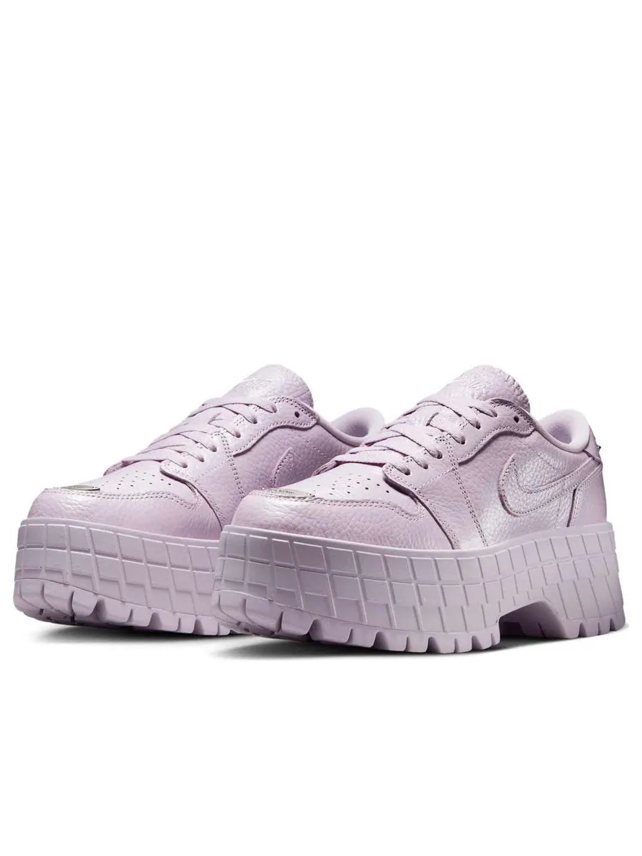 Кроссовки (WMNS) Air Jordan 1 Brooklyn Low 'Doll Metallic Silver' — изображение 3 из 6, фиолетовый
