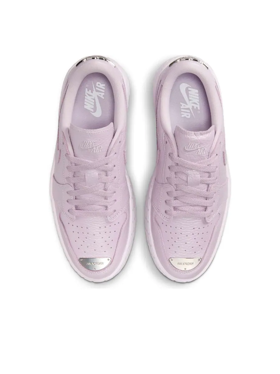 Кроссовки (WMNS) Air Jordan 1 Brooklyn Low 'Doll Metallic Silver' — изображение 4 из 6, фиолетовый