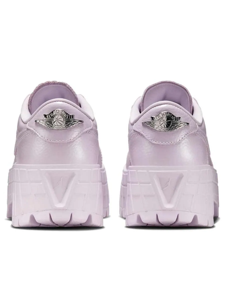 Кроссовки (WMNS) Air Jordan 1 Brooklyn Low 'Doll Metallic Silver' — изображение 5 из 6, фиолетовый