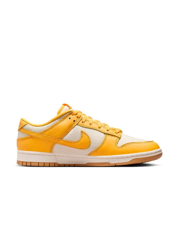 Кроссовки dunk low 'university gold soft yellow' Nike — изображение 2 из 4, белый/желтый/золотистый