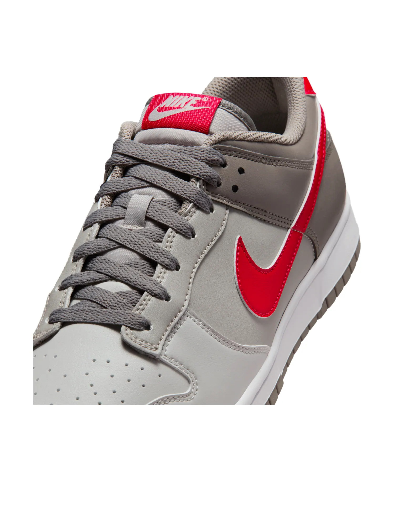 Кроссовки Nike Dunk Low Retro 'Grey Red' — изображение 5 из 7, серый/серый/красный