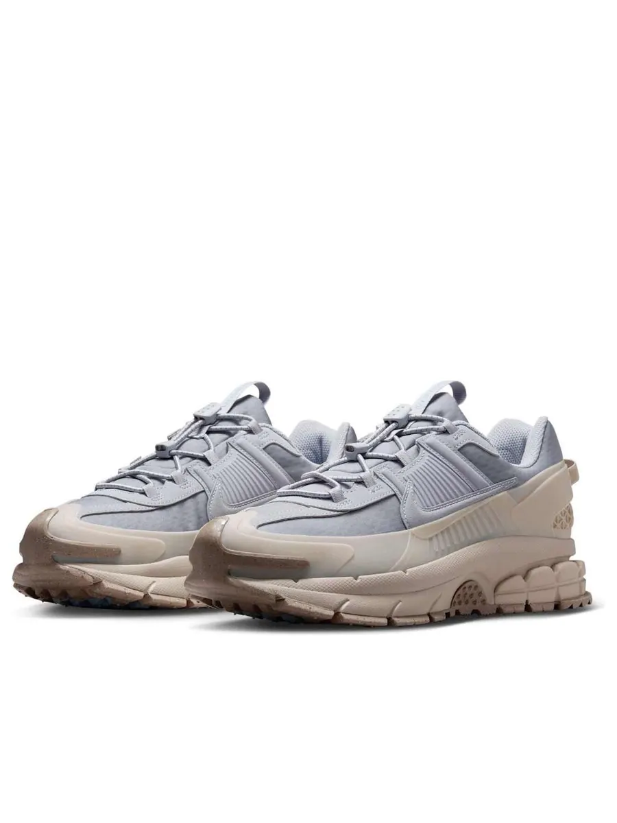Кроссовки Nike Air Zoom Vomero Roam 'Wolf Grey Sand Drift' — изображение 3 из 6, серый
