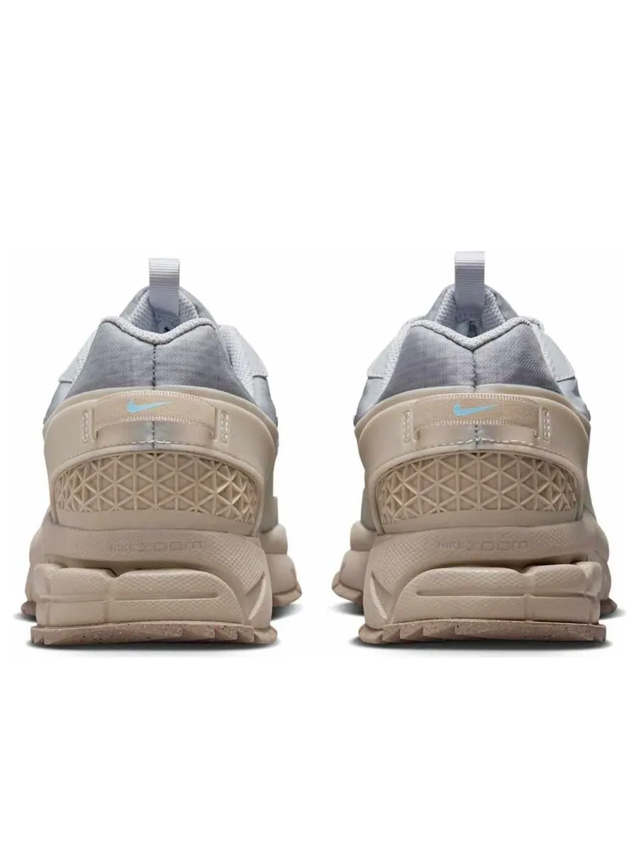Кроссовки Nike Air Zoom Vomero Roam 'Wolf Grey Sand Drift' — изображение 5 из 6, серый