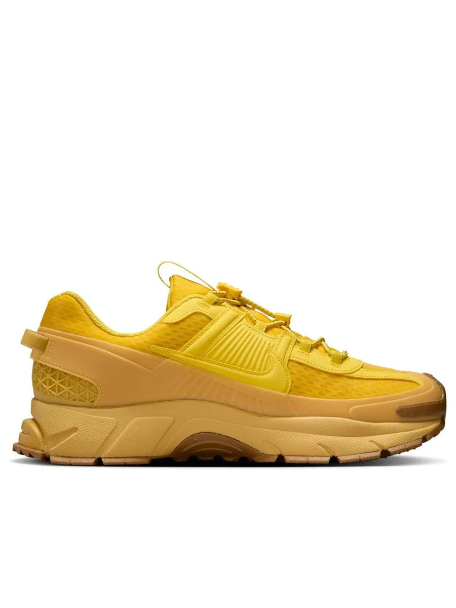 Кроссовки Nike Air Zoom Vomero Roam 'Lightning' — изображение 2 из 6, желтый