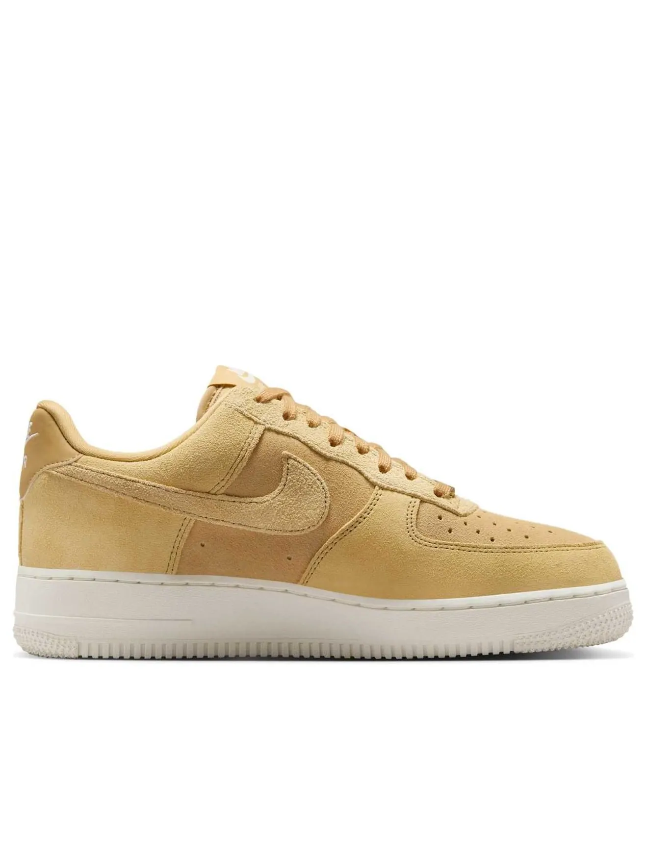 Кроссовки (WMNS) Nike Air Force 1 '07 'Club Gold' — изображение 2 из 6, бежевый