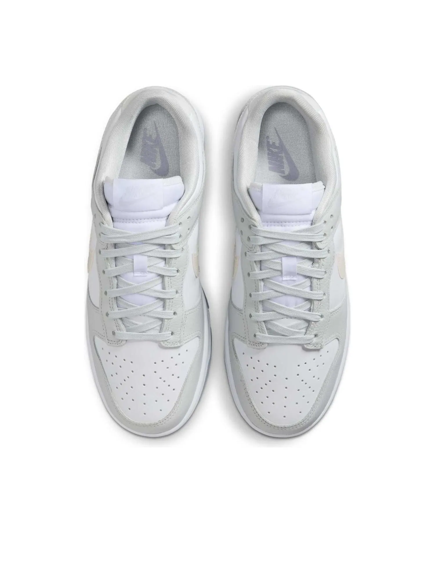 Кроссовки (WMNS) Nike Dunk Low 'Iridescent Swoosh' — изображение 2 из 6, белый
