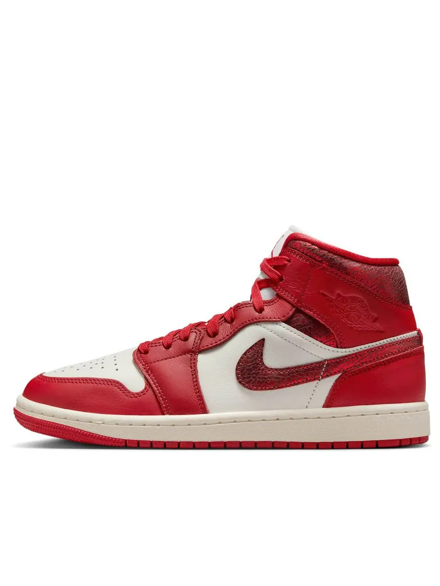 Кроссовки (WMNS) Air Jordan 1 Mid SE 'Red Cracked Leather' — изображение 1 из 6, красный