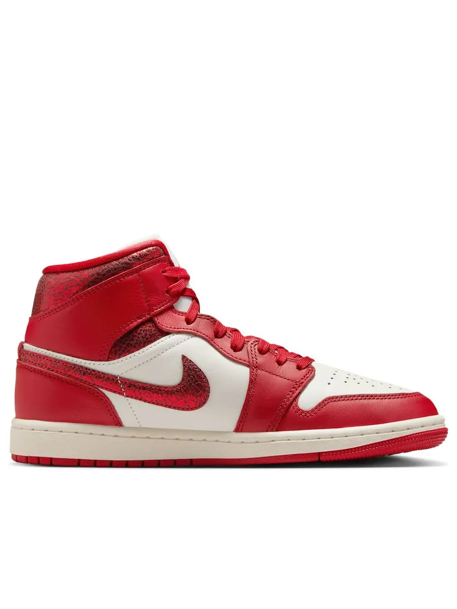 Кроссовки (WMNS) Air Jordan 1 Mid SE 'Red Cracked Leather' — изображение 2 из 6, красный