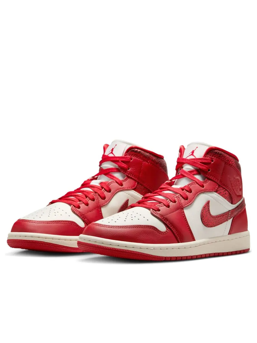 Кроссовки (WMNS) Air Jordan 1 Mid SE 'Red Cracked Leather' — изображение 3 из 6, красный