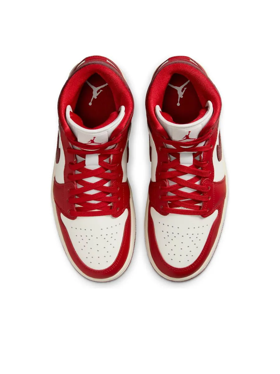 Кроссовки (WMNS) Air Jordan 1 Mid SE 'Red Cracked Leather' — изображение 4 из 6, красный