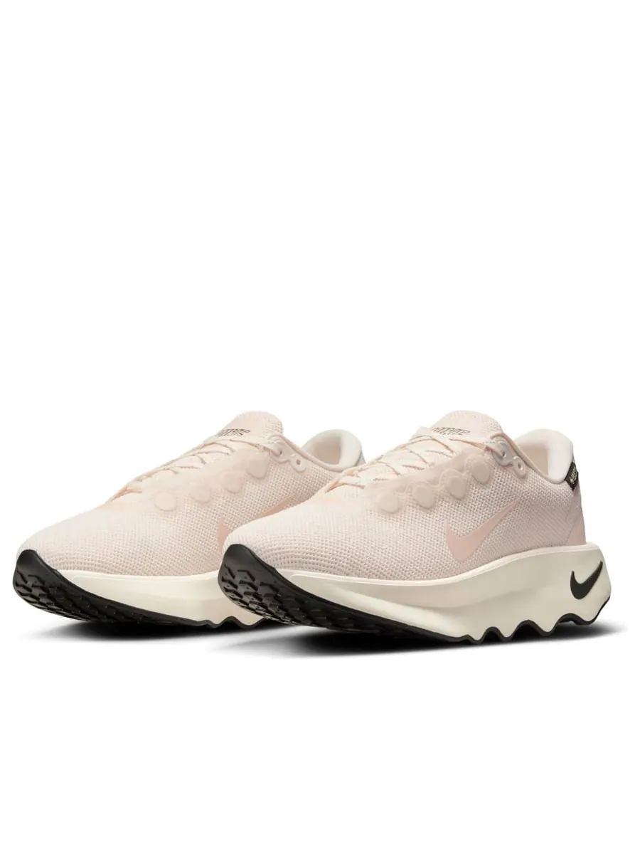 Кроссовки (WMNS) Nike Motiva Gore-Tex 'Guava Ice' — изображение 3 из 7, бежевый