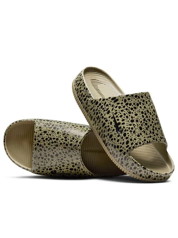 Тапочки calm slide 'neutral olive safari' Nike — изображение 2 из 4, оливковый
