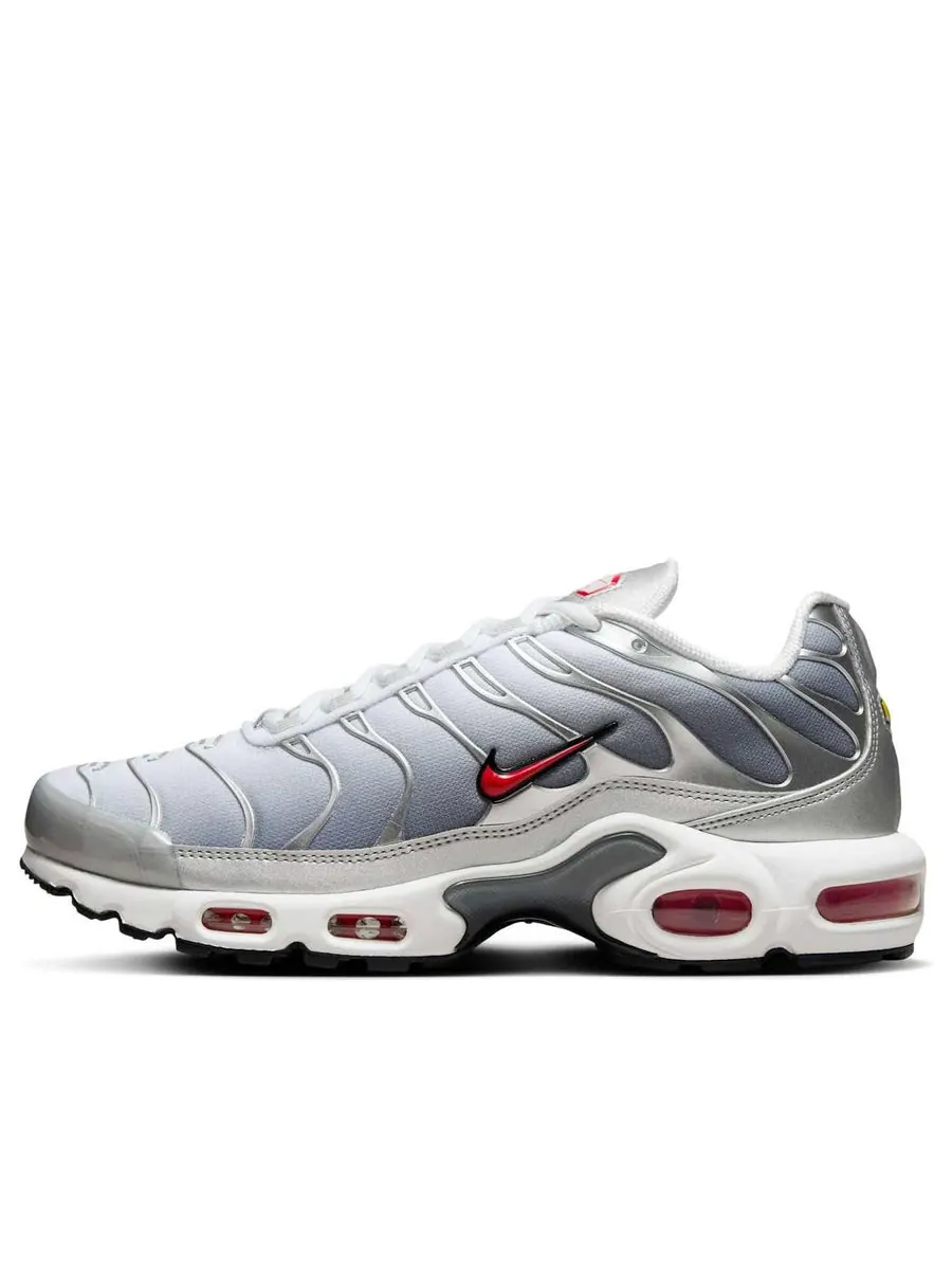 Кроссовки (WMNS) Nike Air Max Plus 'Metallic Silver University Red' — изображение 1 из 6, серебряный