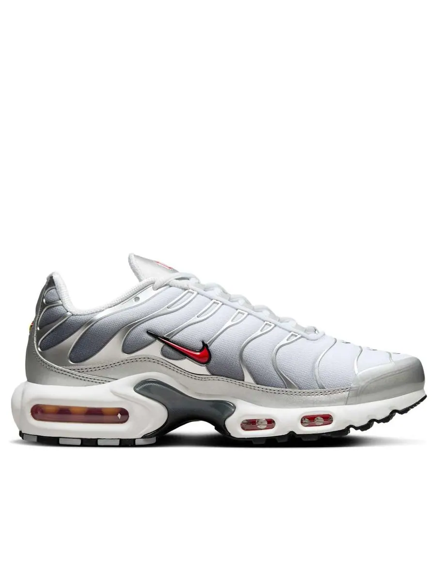 Кроссовки (WMNS) Nike Air Max Plus 'Metallic Silver University Red' — изображение 2 из 6, серебряный