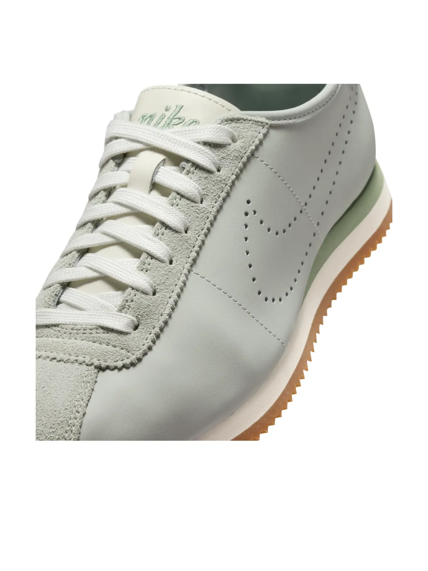 Кроссовки Nike Cortez Leather 'Light Silver Steam Gum' HQ1841-003 — изображение 6 из 7, серебряный