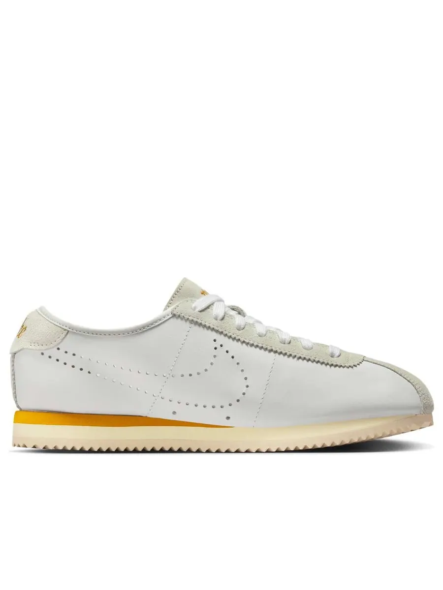 Кроссовки (WMNS) Nike Cortez 'White Bronze Perforated Swoosh' — изображение 2 из 6, белый