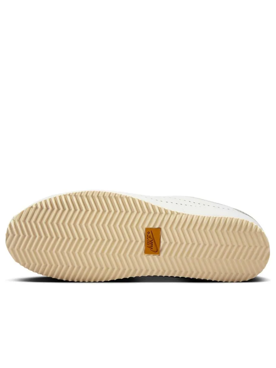 Кроссовки (WMNS) Nike Cortez 'White Bronze Perforated Swoosh' — изображение 6 из 6, белый