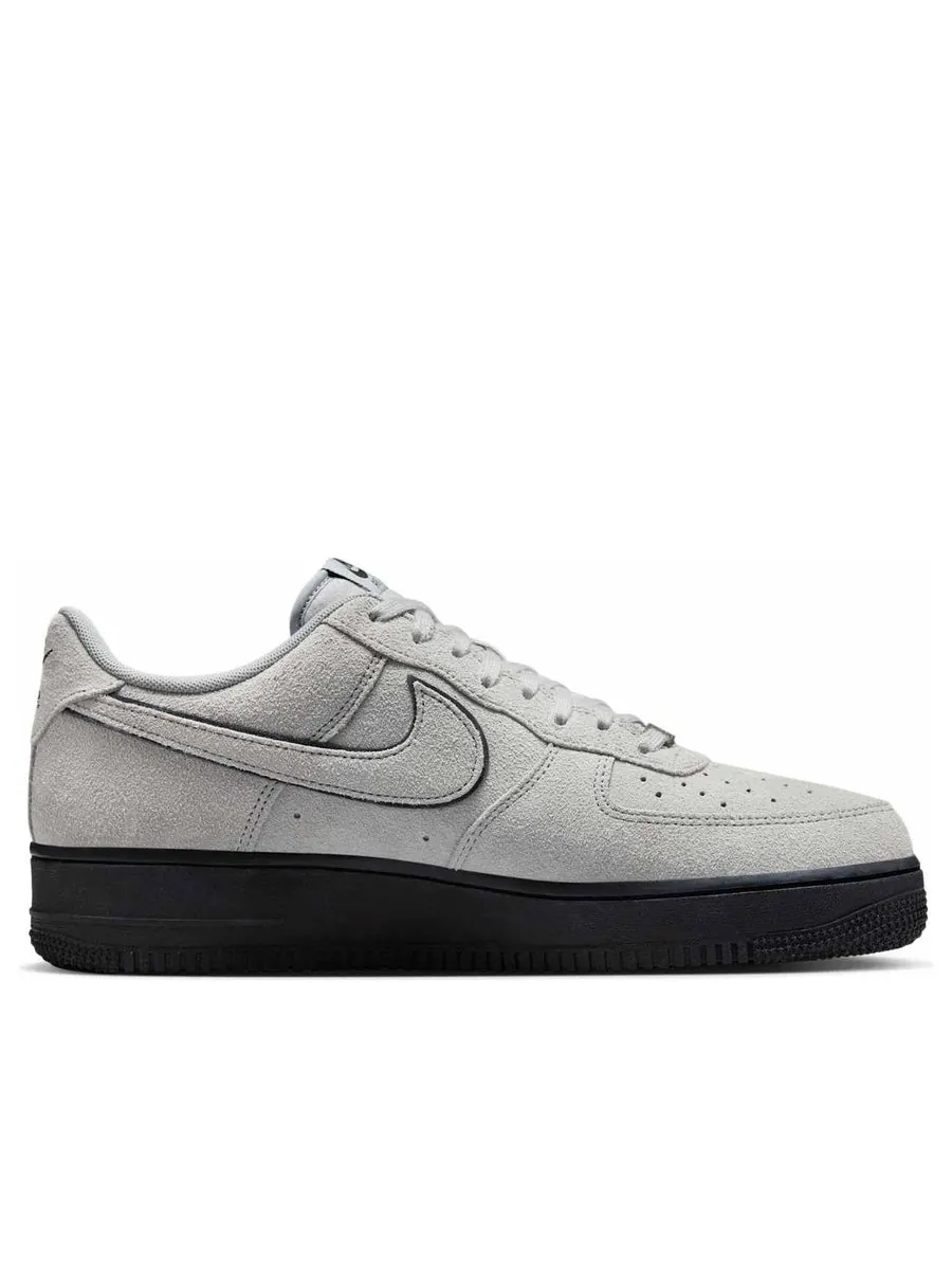 Кроссовки Nike Air Force 1 '07 LV8 'Light Smoke Grey Black' — изображение 2 из 6, серый