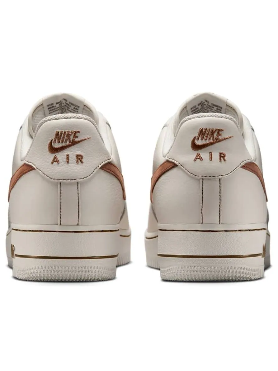 Кроссовки Nike Air Force 1 '07 LV8 'Ivory Saddle Brown' — изображение 5 из 7, бежевый