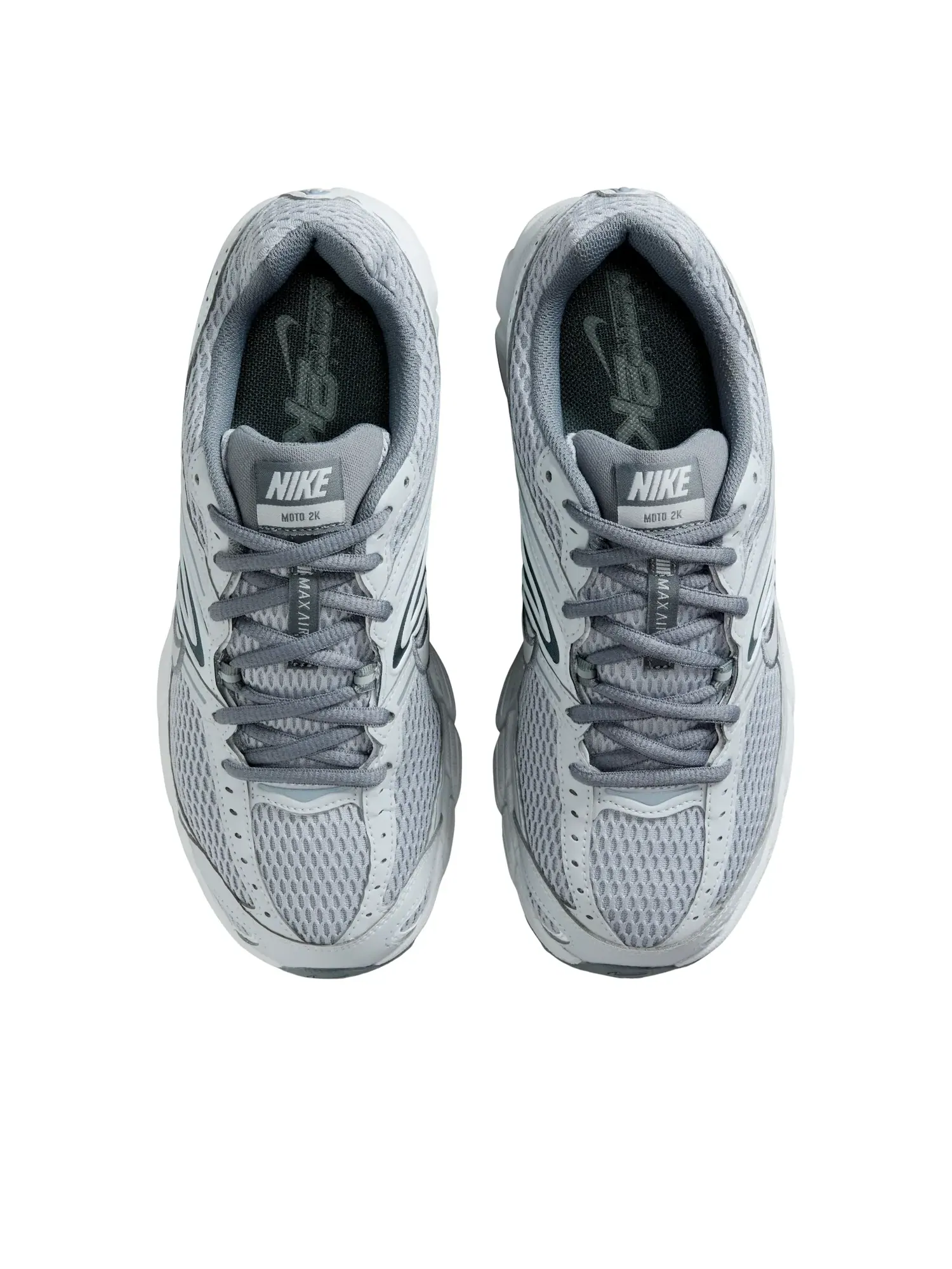 Кроссовки (WMNS) Nike Air Max Moto 2K 'Wolf Grey Pure Platinum' — изображение 2 из 6, серый