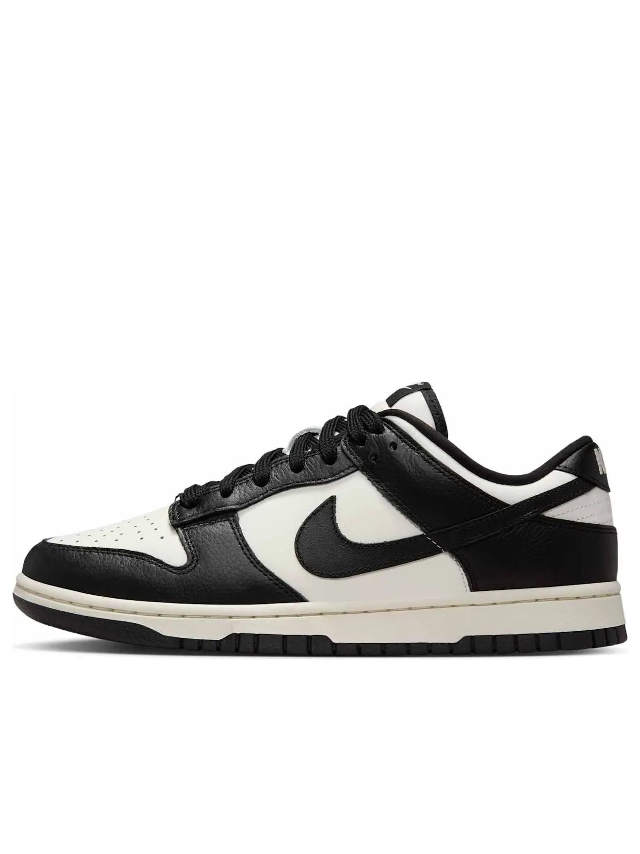 Кроссовки (WMNS) Nike Dunk Low SE 'Panda Cherry Charm' — изображение 1 из 6, черный