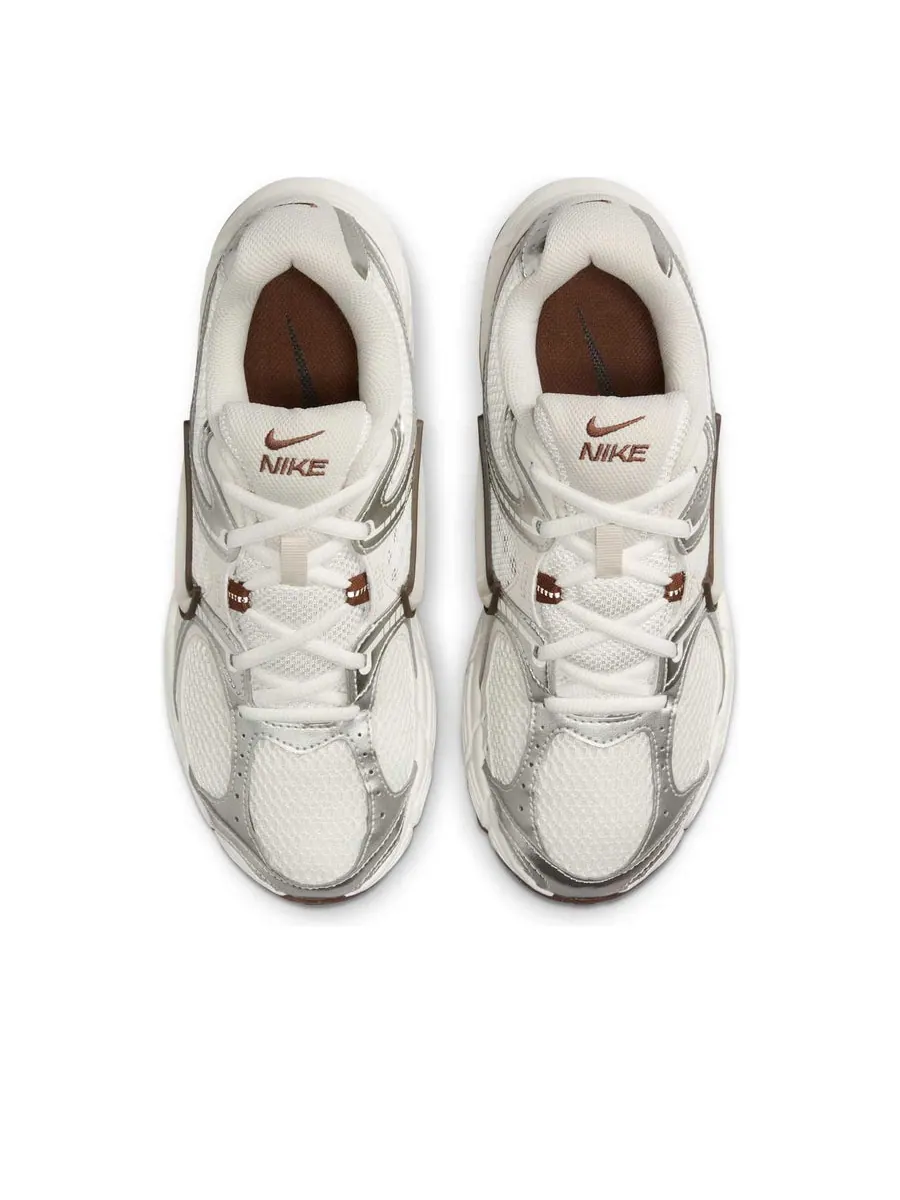 Кроссовки (WMNS) Nike V5 RNR 'Sail Fauna Brown' — изображение 4 из 6, серый