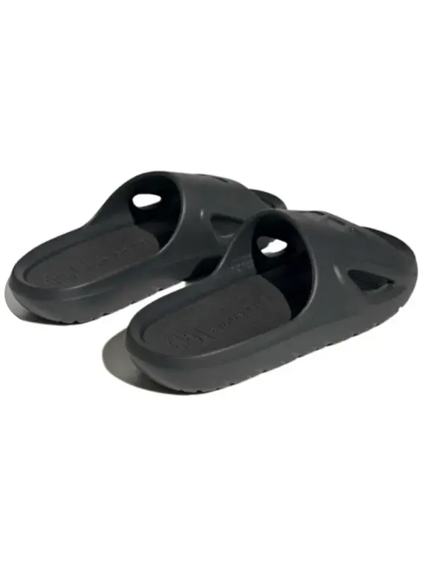 Тапочки adicane slide 'carbon black' Adidas — изображение 2 из 4, черный