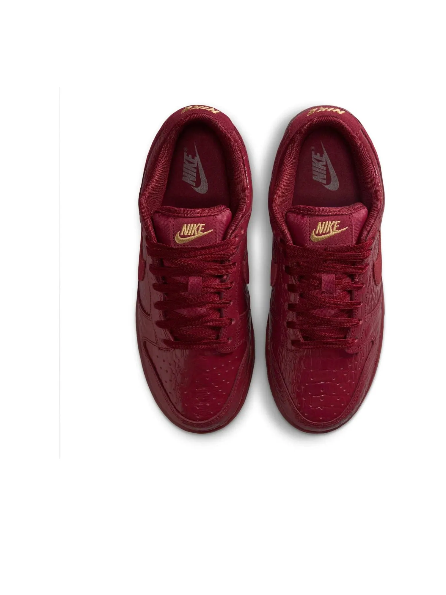 Кроссовки (WMNS) Nike Dunk Low 'Team Red Croc' — изображение 2 из 6, красный