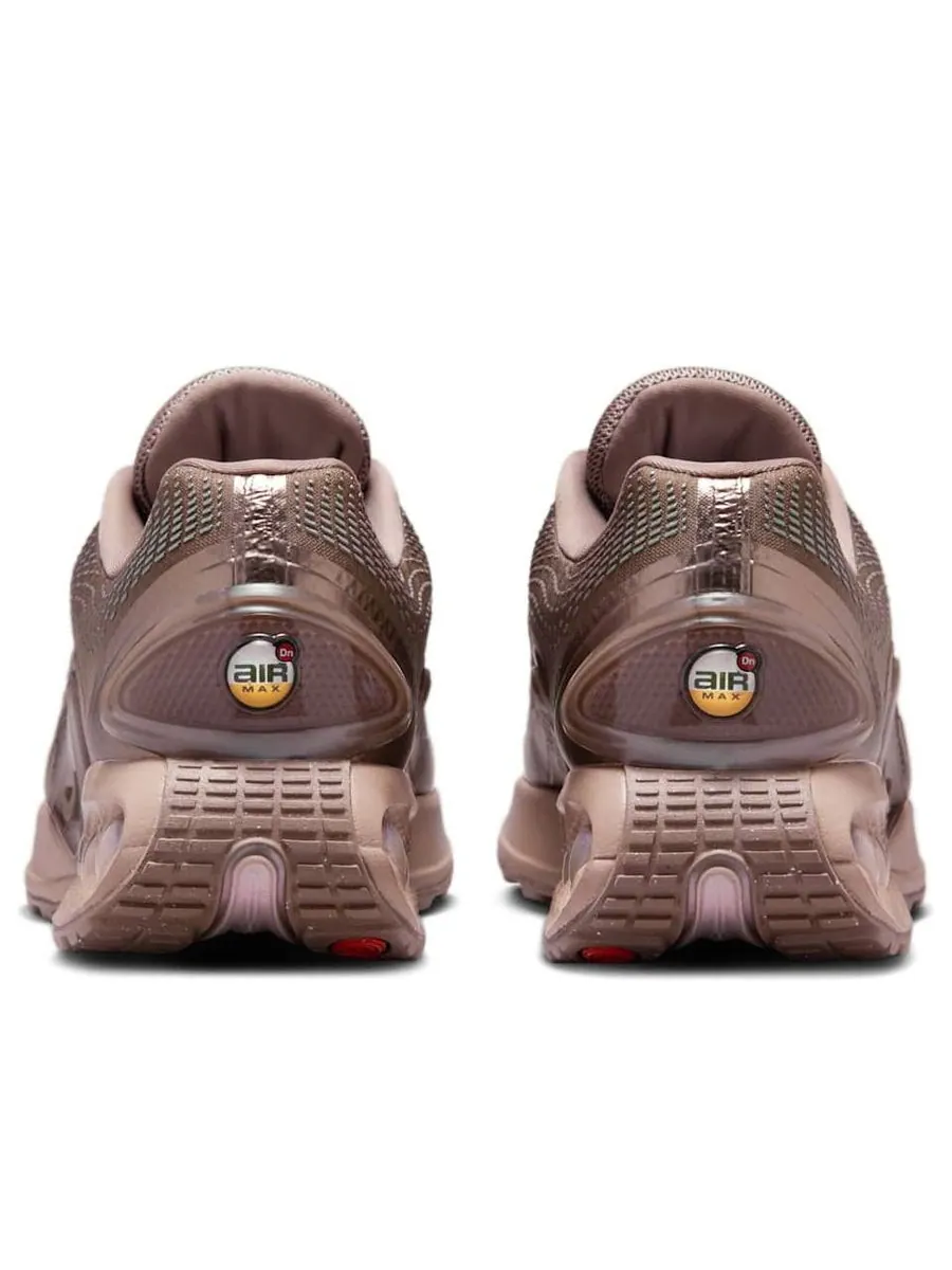 Кроссовки Nike Air Max Dn 'Mink Brown Ironstone' — изображение 5 из 6, коричневый