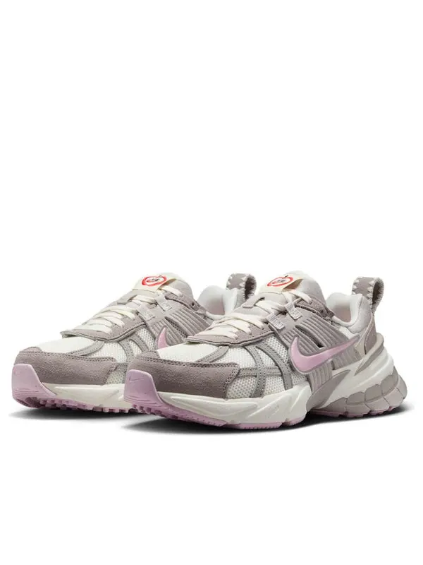 Кроссовки v2k run Nike — изображение 3 из 4, бежевый