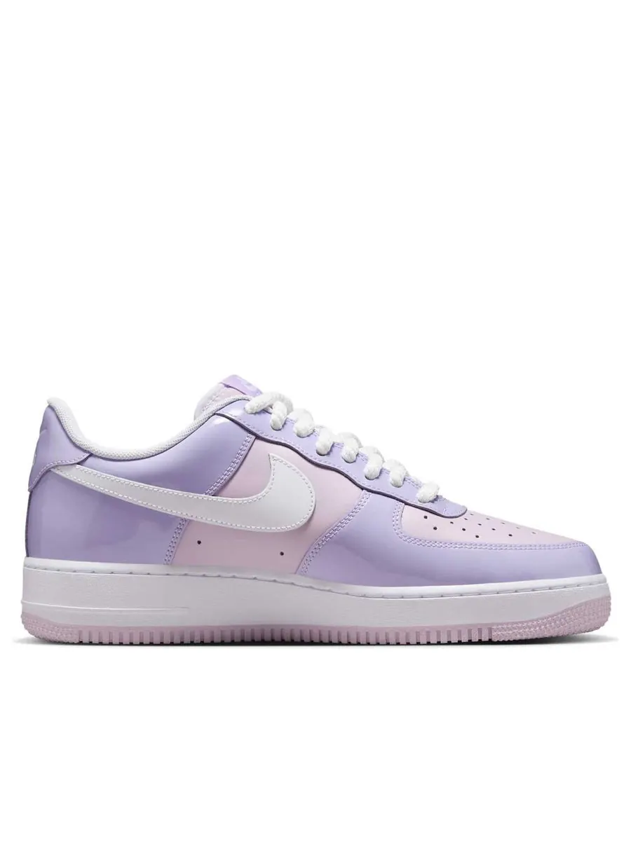 Кроссовки Nike Air Force 1 '07 LV8 'Hydrangeas White Doll' — изображение 2 из 6, фиолетовый