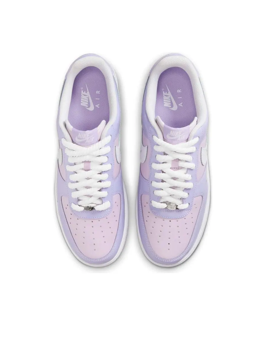 Кроссовки Nike Air Force 1 '07 LV8 'Hydrangeas White Doll' — изображение 4 из 6, фиолетовый