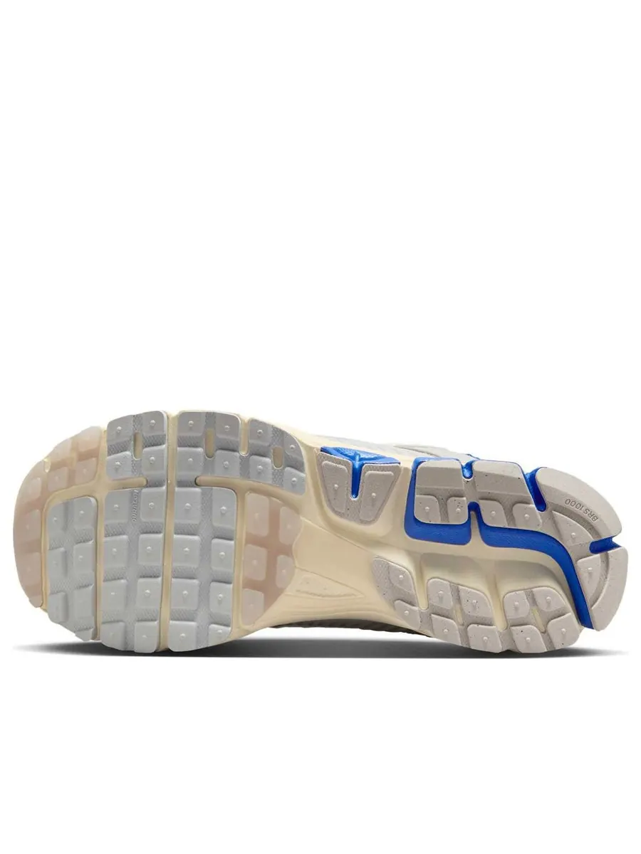 Кроссовки (WMNS) Nike Zoom Vomero 5 'Coconut Milk Game Royal' — изображение 6 из 6, бежевый