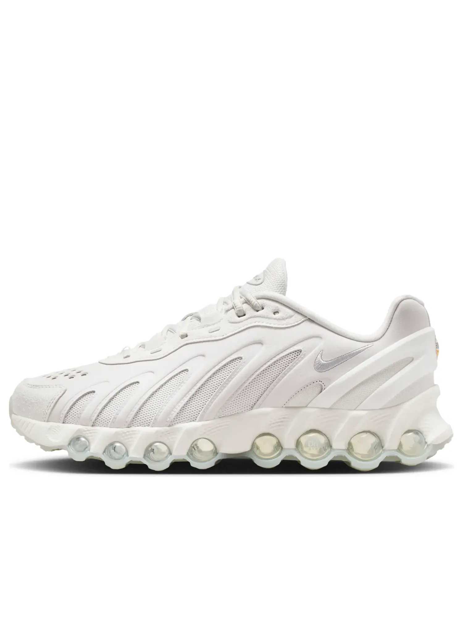 Кроссовки Nike Air Max DN8 Leather 'Platinum Tint Light Smoke Grey' IB6381-001 — изображение 1 из 6, белый