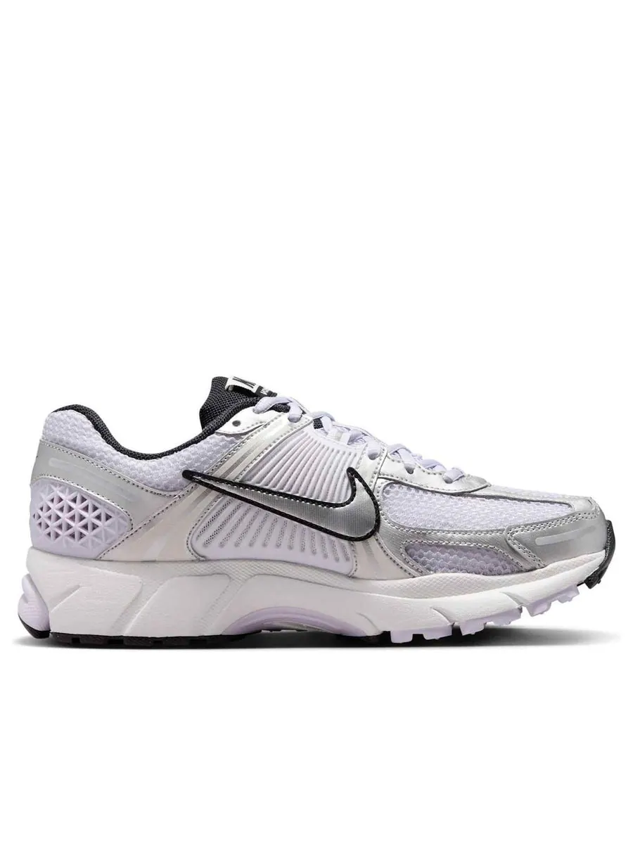Кроссовки (WMNS) Nike Air Zoom Vomero 5 'Barely Grape Metallic Silver' — изображение 2 из 6, фиолетовый