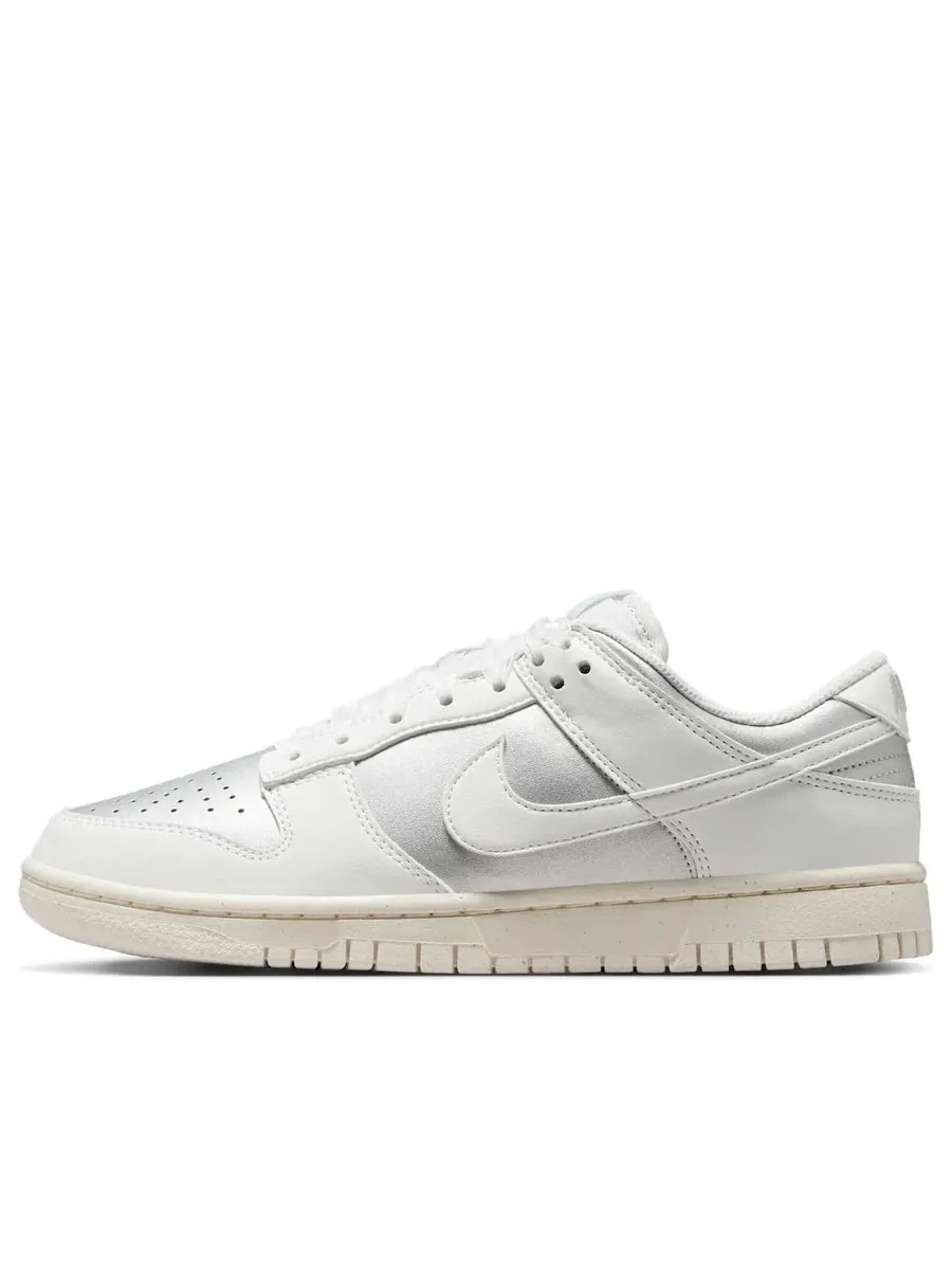 Кроссовки (WMNS) Nike Dunk Low Next Nature 'Metallic Platinum Pale Ivory' — изображение 1 из 5, серый