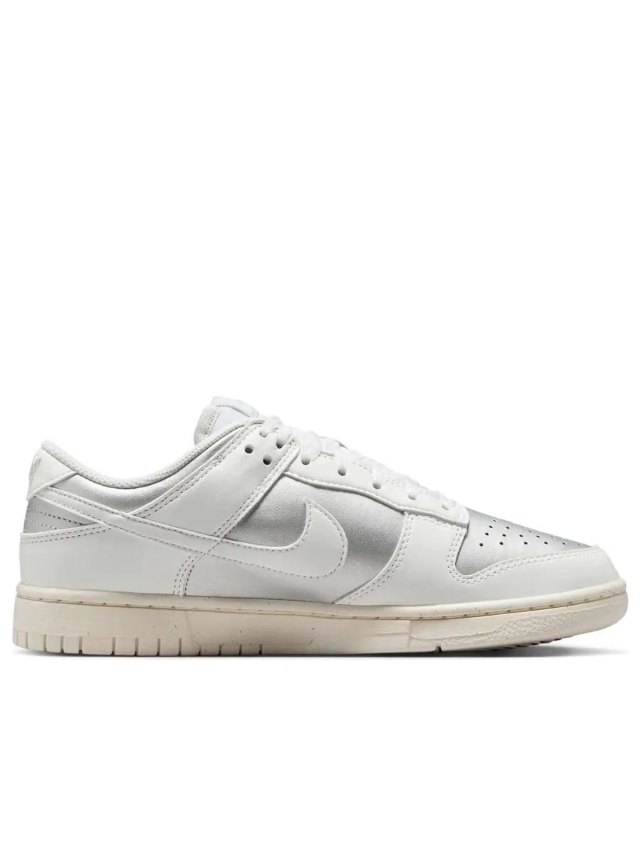 Кроссовки (WMNS) Nike Dunk Low Next Nature 'Metallic Platinum Pale Ivory' — изображение 2 из 5, серый