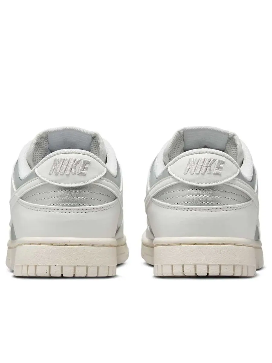 Кроссовки (WMNS) Nike Dunk Low Next Nature 'Metallic Platinum Pale Ivory' — изображение 4 из 5, серый