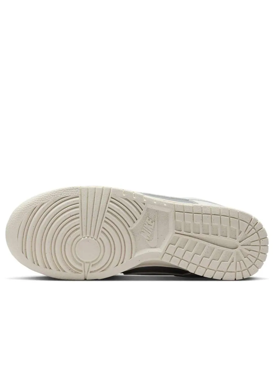 Кроссовки (WMNS) Nike Dunk Low Next Nature 'Metallic Platinum Pale Ivory' — изображение 5 из 5, серый