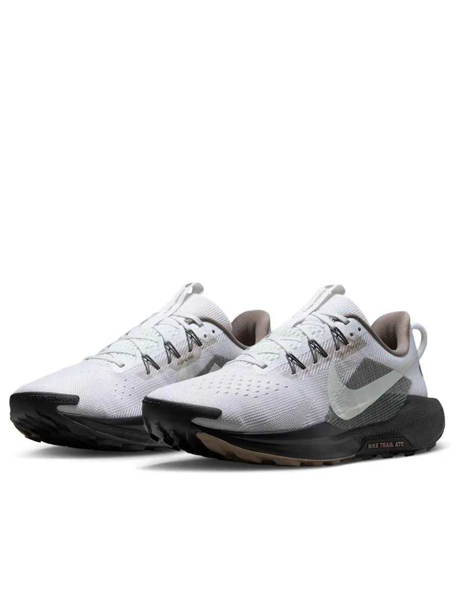 Кроссовки Nike Pegasus Trail 5 'Vast Grey Black Gum' — изображение 3 из 6, серый