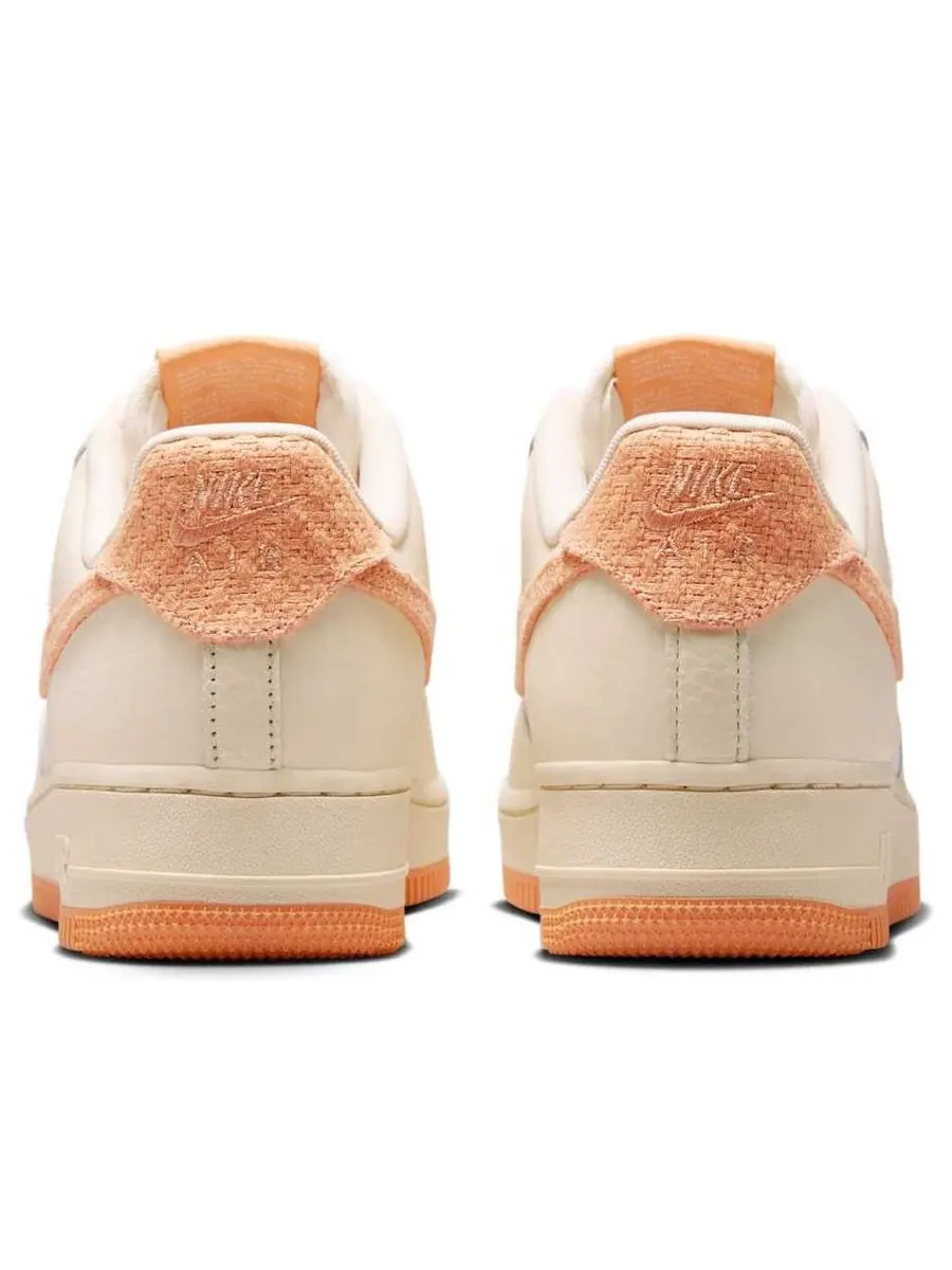 Кроссовки (WMNS) Nike Air Force 1 '07 'Copper Moon' — изображение 5 из 6, бежевый