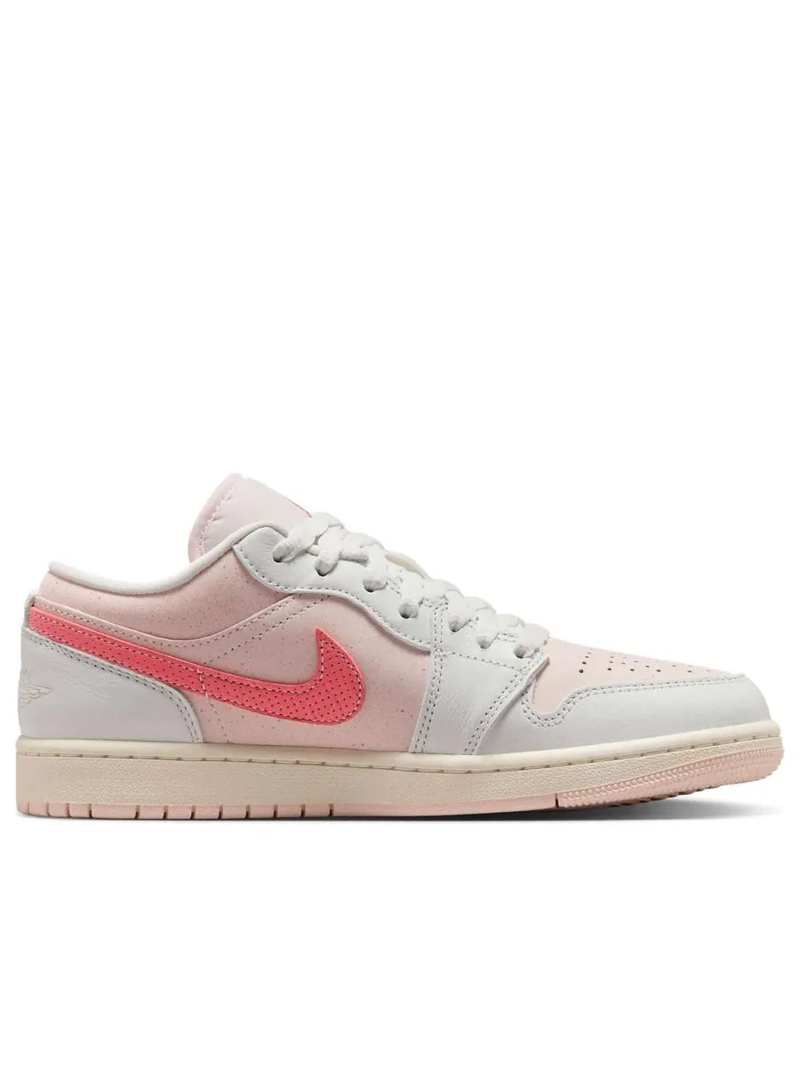 Кроссовки (WMNS) Air Jordan 1 Low SE 'Strawberry Milkshake' — изображение 2 из 6, бежевый