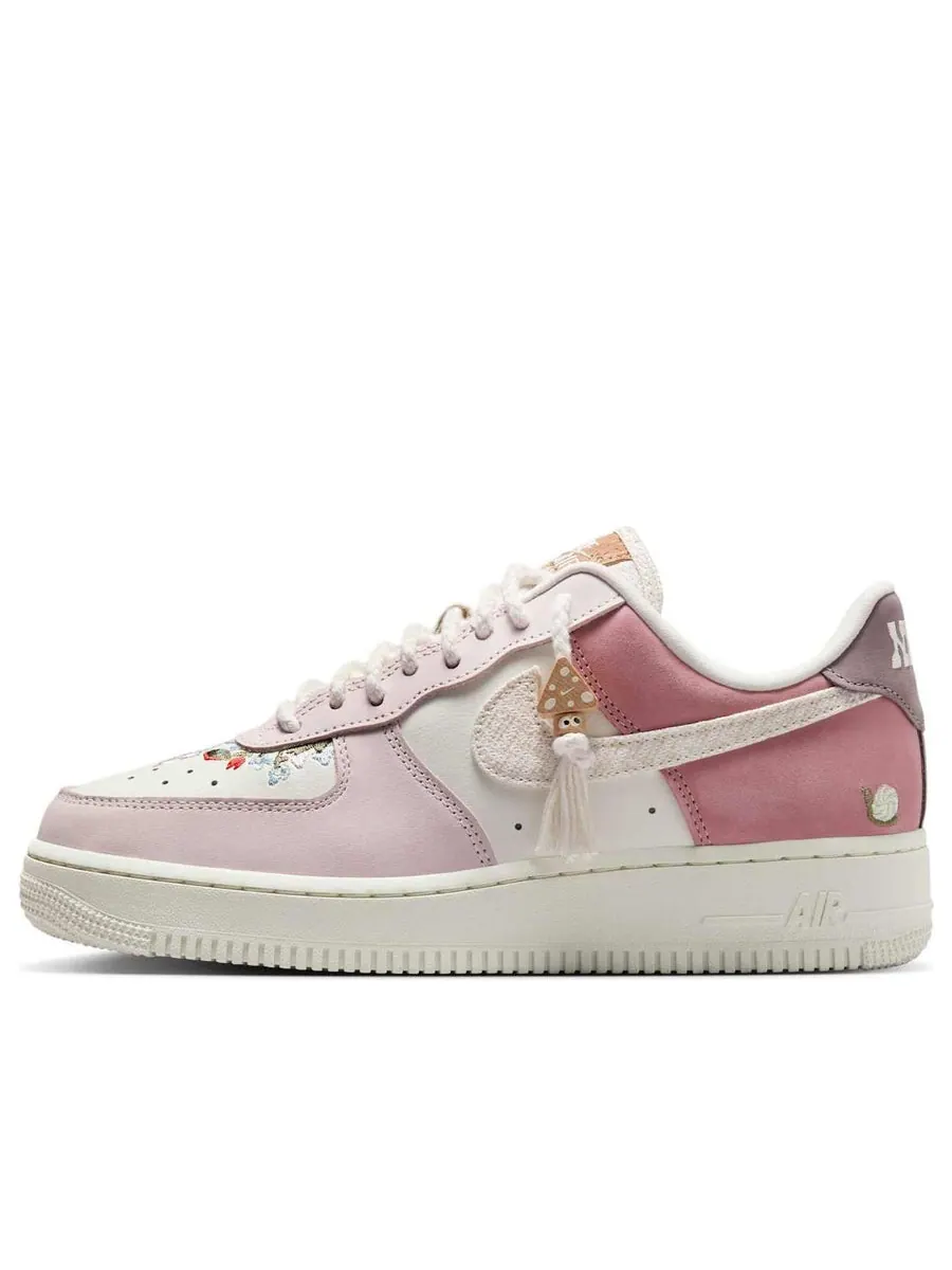 Кроссовки (WMNS) Nike Air Force 1 '07 LX 'Mushroom' — изображение 1 из 6, бежевый