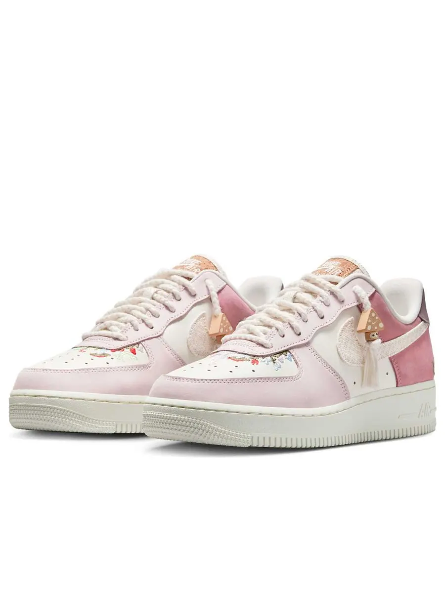 Кроссовки (WMNS) Nike Air Force 1 '07 LX 'Mushroom' — изображение 3 из 6, бежевый