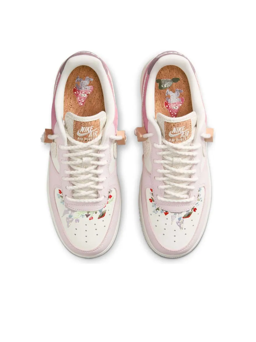 Кроссовки (WMNS) Nike Air Force 1 '07 LX 'Mushroom' — изображение 4 из 6, бежевый