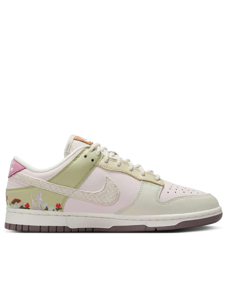 Кроссовки (WMNS) Nike Dunk Low 'Mushroom' — изображение 2 из 6, розовый