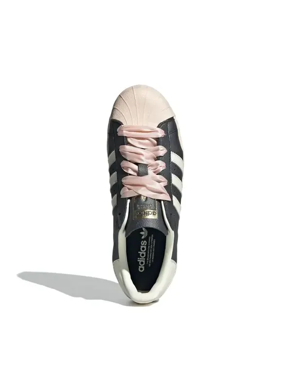 Кроссовки superstar 82 'black pink ribbon laces' Adidas — изображение 2 из 4, черный
