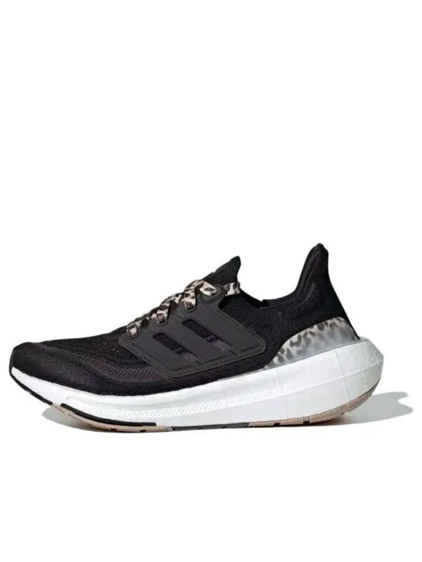 Кроссовки ультрабуст лайт Adidas — изображение 1 из 3, черный/белый