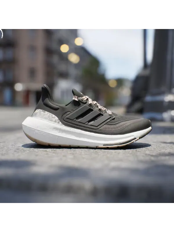 Кроссовки ультрабуст лайт Adidas — изображение 2 из 3, черный/белый