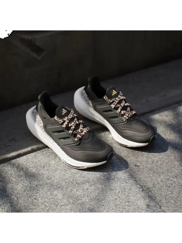 Кроссовки ультрабуст лайт Adidas — изображение 3 из 3, черный/белый